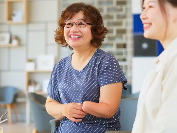 A participant and someone else smiling.