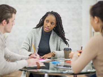 3 people having a meeting.